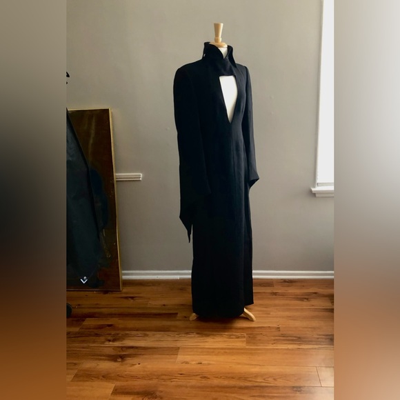 Rare Designer Lloyd Klein long black-crêpe gown. - Picture 4 of 10